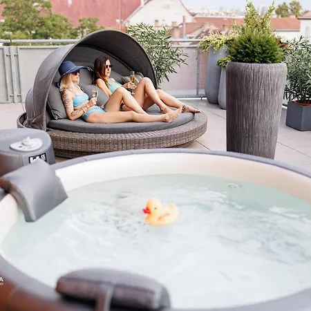 Buekk Penthouse, Panorama Jacuzzival