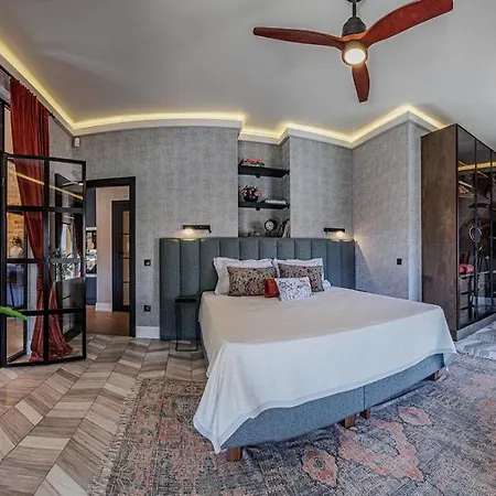 Buekk Penthouse, Panorama Jacuzzival Διαμέρισμα Μίσκολτς